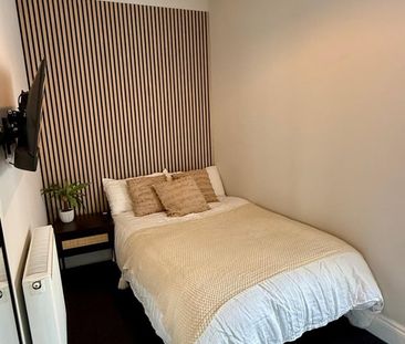 Room in a Shared Flat, Hotwell Road, BS8 - Photo 1