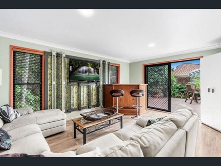 Spacious Family Living at 32 Burbank Road, Birkdale - Photo 2