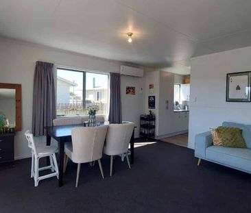 Attention Uni Students 4 Bedroom Home in Hillcrest - Photo 3