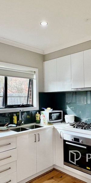 Furnished 1 Bedroom in Clayton - Photo 2
