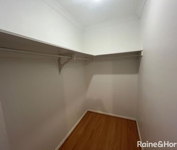 11 Regent Close, Burnside Heights, VIC 3023 - Photo 5