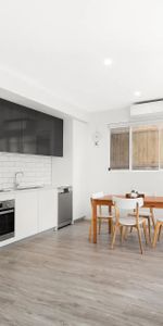 Modern Home in a Quiet, Leafy Setting - Photo 3