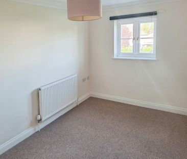 An Attractive Three Bedroom Terrace Property, Set in a Central Loca... - Photo 5