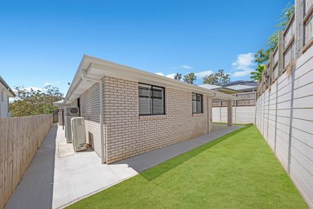 Spacious Family Home with Multiple Living Areas in Sought-After Spring Mountain - Photo 2