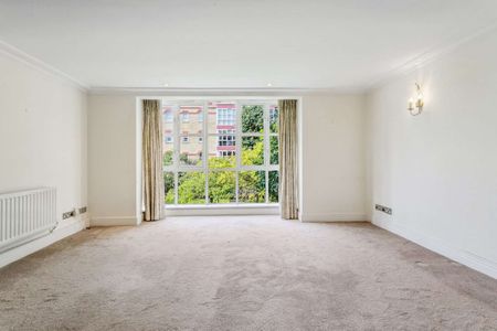 A bright two bedroom apartment with off-street parking in Harrods Village with communal gym and pool facilities - Photo 2