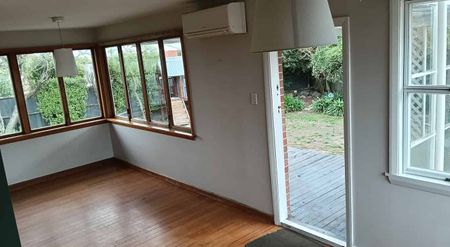 3 bed in Burwood, spacious living & new bathroom - Photo 5