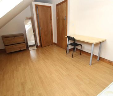 4 bedroom flat to rent - Photo 4