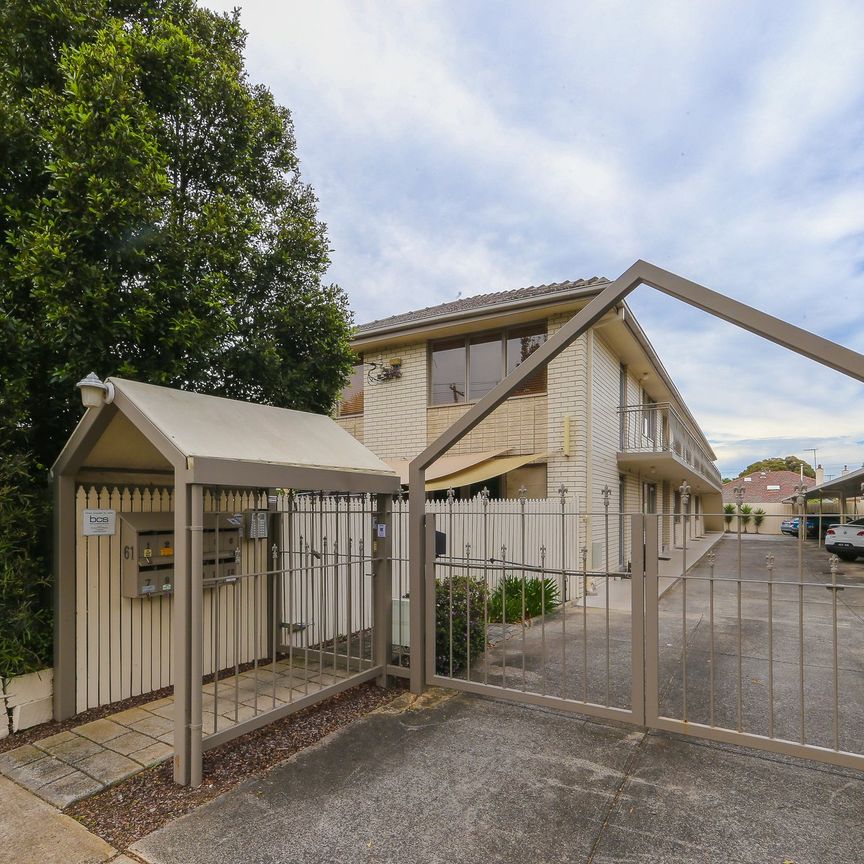 One Bedroom Ground Floor Apartment in Ideal Location - Photo 1