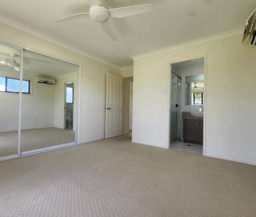 SPACIOUS 4 BEDROOM FAMILY HOME WITH DOUBLE GARAGE & ENTERTAINING AREA! - Photo 3