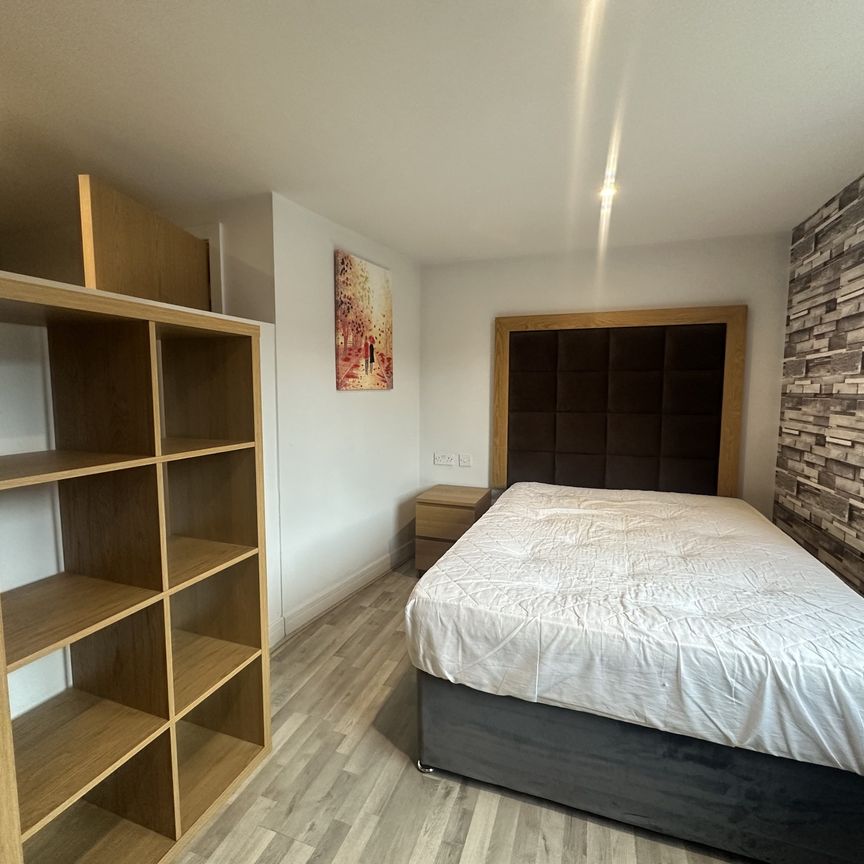 Venn Street, Huddersfield - Photo 1