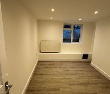 8 Thornhill Road - Photo 3