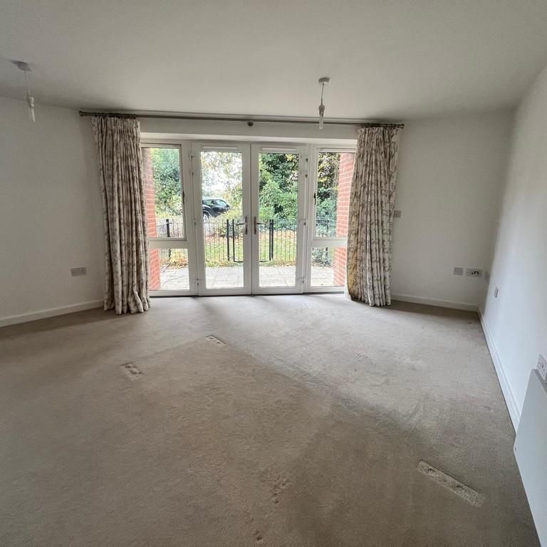 2 bedroom ground floor flat to rent - Photo 1