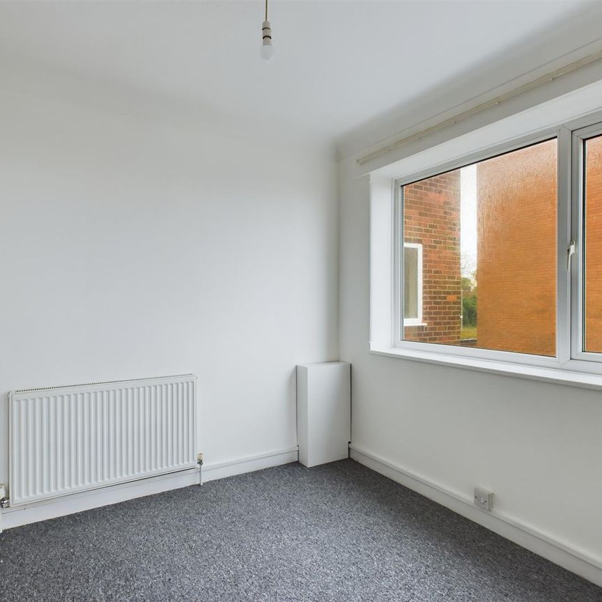 Wellington Court, 2 bedroom, Flat - Purpose Built - Photo 1