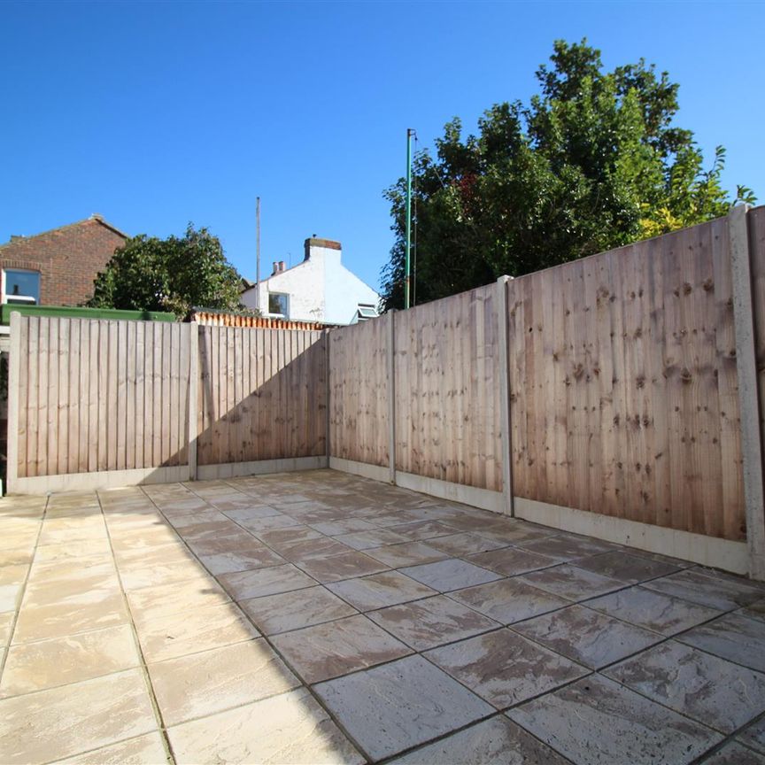 House - Terraced For Rent Wyndcliffe Road, Southsea - Photo 1