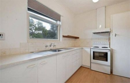 Neat, Trendy and Convenient Two Bedroom Maisonette - Photo 4