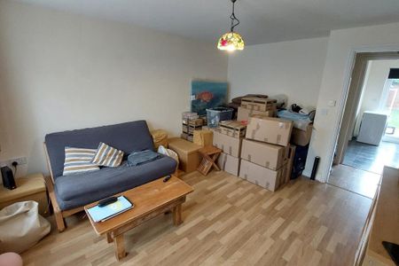 3 bedroom semi-detached house to rent - Photo 2