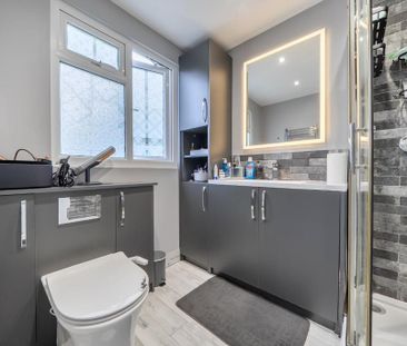 4 bedroom end of terrace house to rent - Photo 1