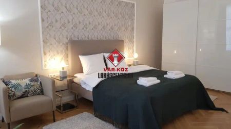 Budapest, VI. kerület, Terézváros (Nagykörúton belül), Király u. - Photo 4