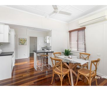 Charming Cottage in Prime Location - Photo 1