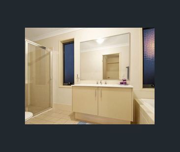 Perfect Family Home with Space, Comfort & Convenience - Photo 4