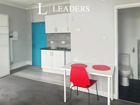 6 bedroom terraced house to rent - Photo 2