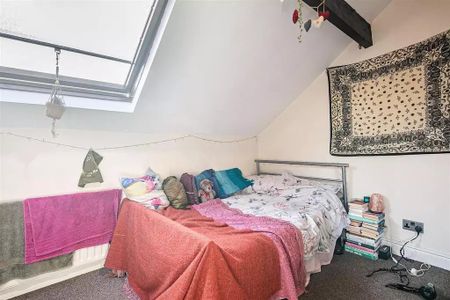 4 bedroom flat to rent - Photo 3