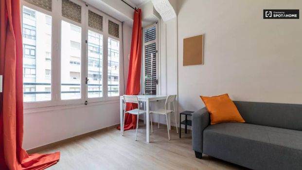 Room in a shared 6-bedroom apartment for rent in Arrancapins - Photo 1