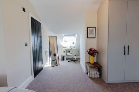 6 bedroom house of multiple occupation to rent - Photo 5