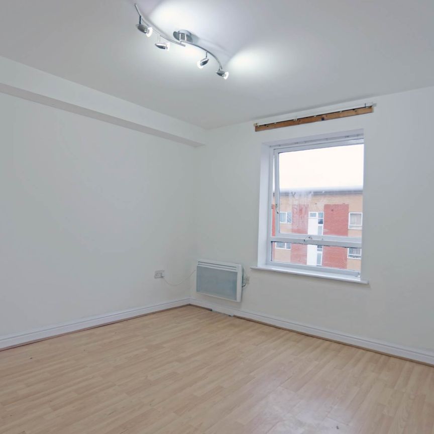 Price £1,750 pcm - Available Now - Unfurnished - Photo 1