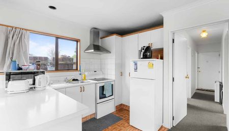 Large House Perfect for University Area - Photo 2