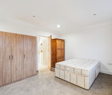 4 bedroom house in Putney - Photo 4