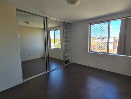 2 Bedroom in convenient location - Photo 2