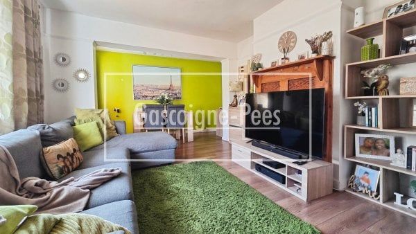 Manor Road, Guildford - Photo 1