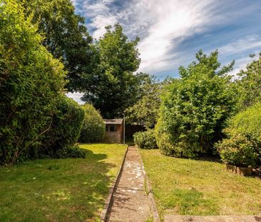 5 Bed Semi-Detached House, Hillside, BN2 - Photo 5