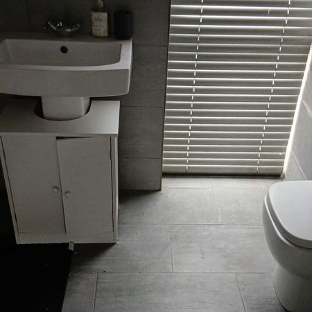 1 bedroom in a house share to rent - Photo 4