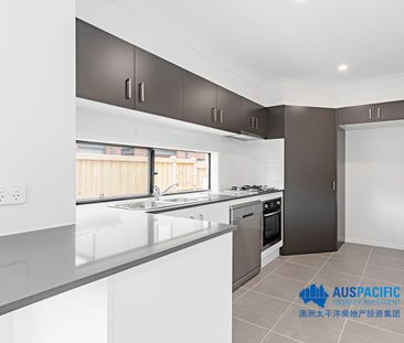 New-ish Family Home in Upper Point Cook! - Photo 6