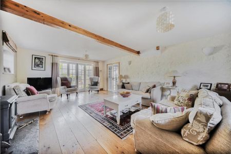 4 bedroom semi-detached house to rent - Photo 3