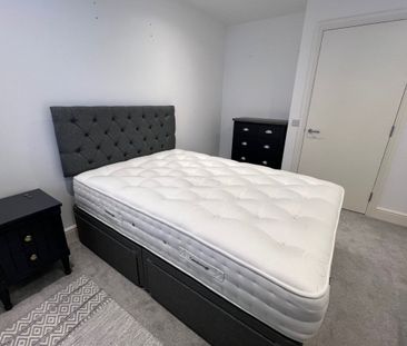 Sloane House - Photo 3