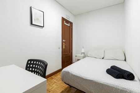 Calle de Rosario Pino, Madrid, Community of Madrid 28020 - Photo 3