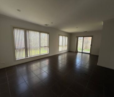 Modern Townhouse - Perfectly Positioned! - Photo 3