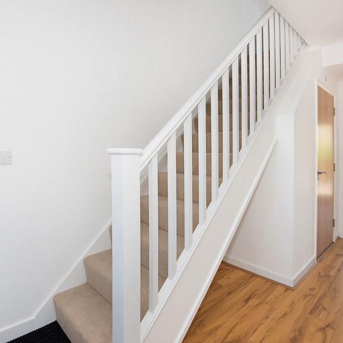 2 bedroom end of terrace house to rent - Photo 1