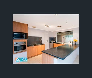 FAMILY COMFORT & OUTDOOR ENTERTAINING IN PRESTIGIOUS RANFORD ESTATE - Photo 6