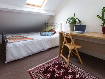 5 Bed Terraced House, Lytton Road, LE2 - Photo 2