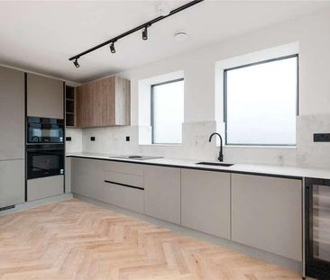 Novum Court, Cannon Hill Lane, London, SW20 - Photo 6