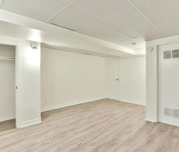 98 UXBRIDGE AVENUE - Photo 6