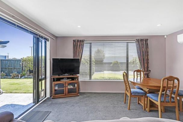Executive Three Bedroom Family Home in Burnside High School Zone! - Photo 1