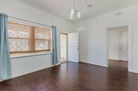 Charming 1950's Home Close to the City and the Beach! - Photo 5