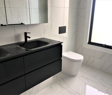 96A Marlborough Street, Bentleigh East VIC 3165 - Townhouse For Ren... - Photo 1