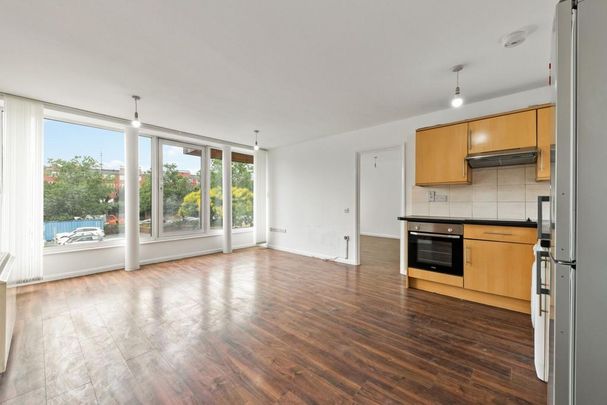 3 bedroom flat to rent - Photo 1