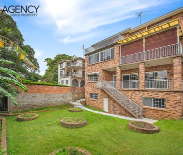 Beautiful Large Home - Photo 1